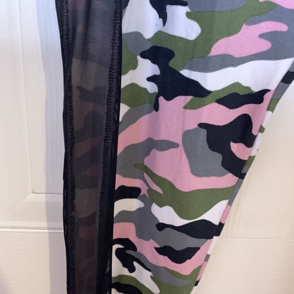NO Boundaries pink and gray camo leggings with mesh sides size XL - Picture 2 of 4